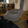 CAB LOUNGE POLTRONA GIREVOLE CON POGGIATESTA, SEDILE E CUSCINO IN CUOIO  CASSINA - immagine 2