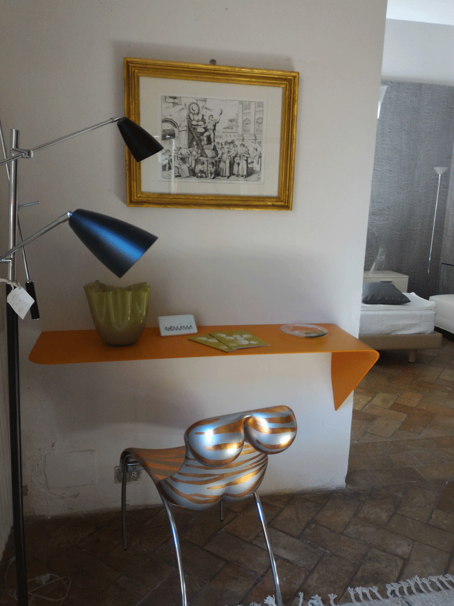 MDF ITALIA mensola scrivania da parete con illuminazione LED MAMBA 