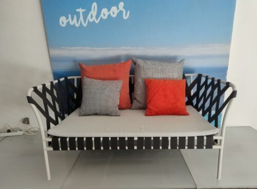 INOUT 852 DIVANO 2 POSTI STRUTTURA BIANCA CINGHIA NERA C/CUSCINI - immagine 1