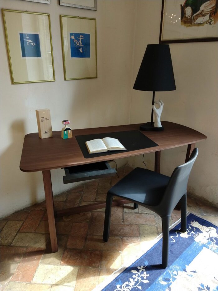 CONCORDE SCRITTOIO L145CM + CASSETTO IN NOCE CANALETTO+ SOTTOMANO IN CUOIO - immagine 2